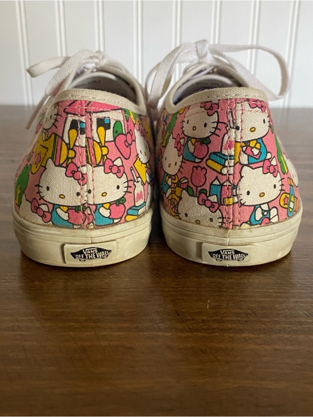 VANS - Hello Kitty - Pink Printed Lace-Up Sneakers - Picture 5 of 12